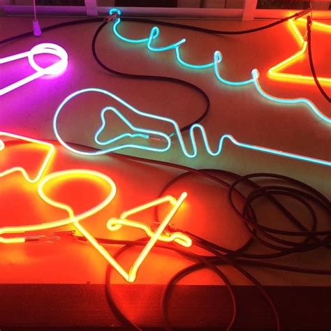 Naked Neon Life Drawing Neon How To Make Light Life Drawing