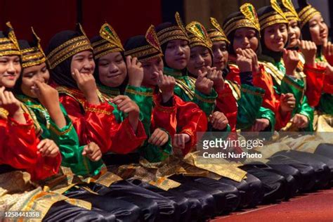 Saman Dance Culture Photos and Premium High Res Pictures - Getty Images