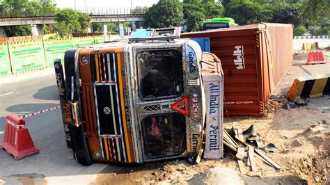 Mayhem On Jaipur Delhi Highway As Truck Rams Into Vehicles Overturns 3 Killed Hindustan Times