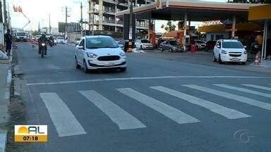 Bom Dia Alagoas Retirada De Sem Foro Na Avenida Gustavo Paiva Causa