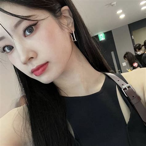 Pin De Shinobu Oshino Em Kim Dahyun Dahyun Mulher Perfeita Kpop