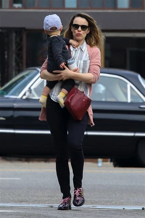 Rachel McAdams runs errands with her son in Los Feliz - Growing Your Baby