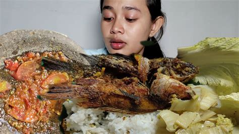 Mukbang Ikan Mujaer Dengan Sambal Mentah Kesukaan Aku Youtube