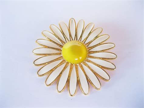 Daisy Enamel Brooch Vintage Flower By Thesnapdragonslair On Etsy