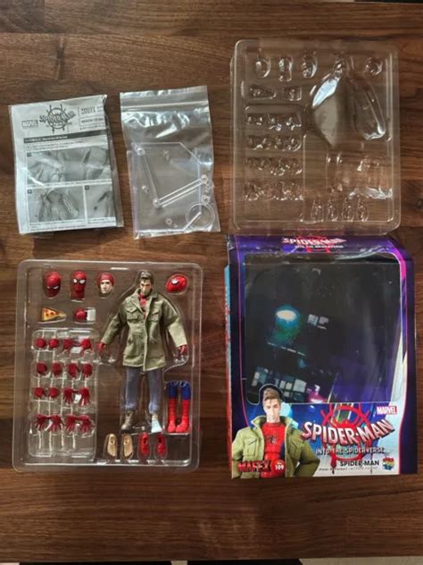 MAFEX MARVEL SONY Spider Man Into The Spider Verse Peter B Parker