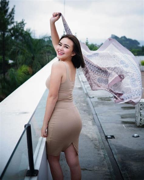 Pamer Foto Pakai Dress Ketat Berwarna Kulit Bagian Tubuh Amanda Manopo