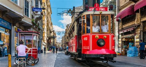 Everything about Istanbul's Taksim Square - MEDU