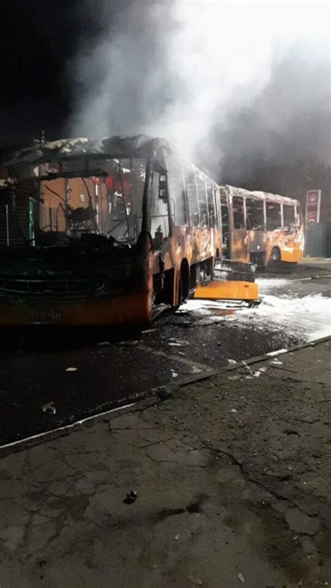 Manifestantes Botam Fogo Em Nibus E Bloqueiam Tr Nsito No Prado Velho