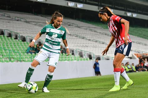 Fotos del Santos vs Chivas femenil