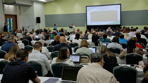 Educación repasa reglamentos y políticas públicas en la Octava Cumbre