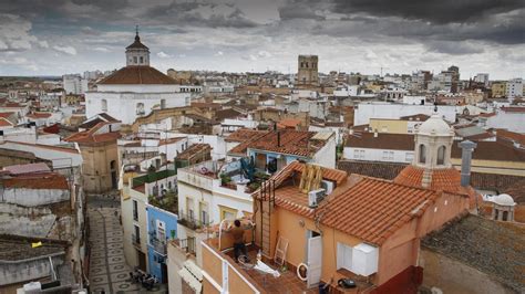 Vecinos Del Casco Antiguo De Badajoz Ya Est Bien De Echar Balones