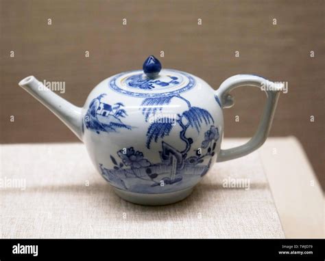 Ming Dynasty porcelain Stock Photo - Alamy