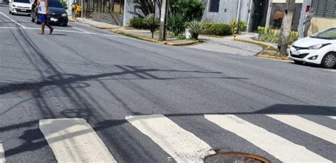 Tampa De Bueiro Quebrada Coloca Motoristas Em Risco