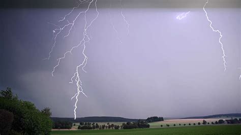 Gewitter Und Tornado Gefahr Unwetter Warnung Betrifft Viele Regionen