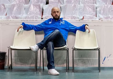 Lorenzo Pansa Coach Della Ristopro Fabriano Caro Basket Tira Una