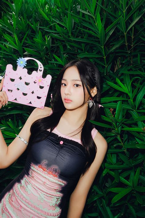 Newjeans Bunny Beach Bag Album Version Has Bunnies K Pop Fans