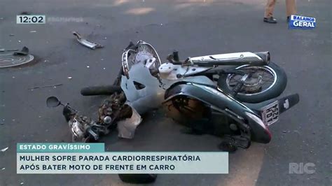 Mulher Sofre Parada Cardiorrespirat Ria Ap S Bater Moto De Frente Em