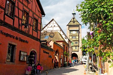 discover  alsatian village  riquewihr french moments