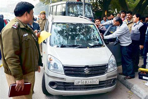 Delhi Police Hunt Robbers Behind Rs 8 Crore Cash Heist Daily Mail Online