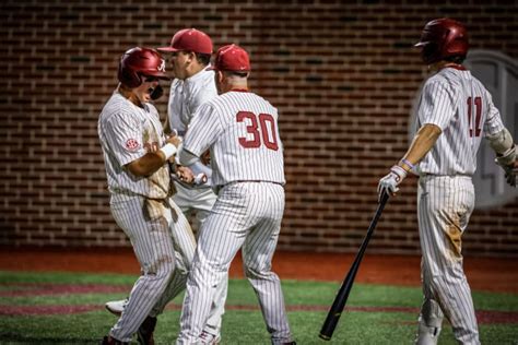 Alabama Baseball Crushes No 5 Arkansas 18 5 Wins Series Sports