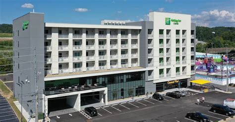 Holiday Inn and Suites Convention Center Pigeon Forge