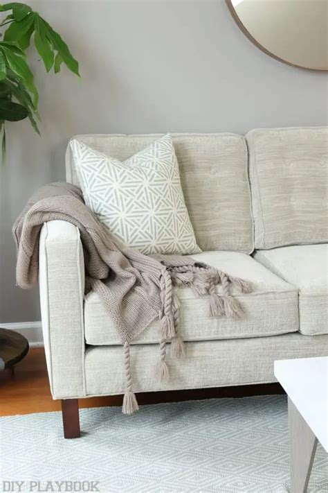 How To Choose The Best Throw Pillows For A Gray Couch