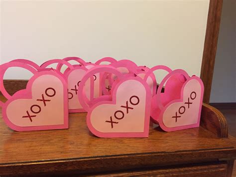 Valentine Treat Boxes In 2020 Cricut Projects Treat Boxes Valentine Treats