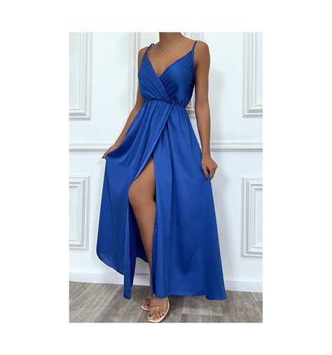 Robe satin cache coeur longue fluide royal à bretelles fines avec fente