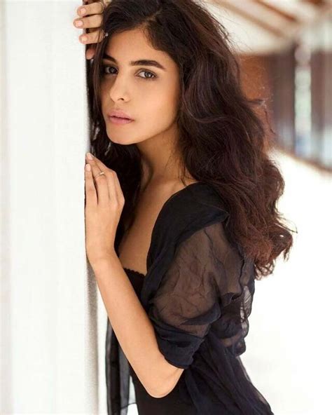 Isha Talwar Hot In Asianet Film Awards 2022
