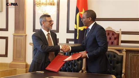 Angola E Om Assinam Acordos De Coopera O