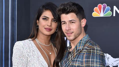 Nick Jonas Gives Priyanka Chopra A Mid Performance Kiss At Billboard