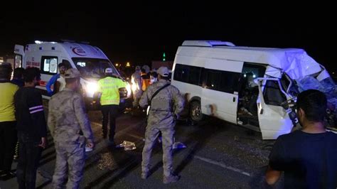 Diyarbakır Şanlıurfa kara yolunda feci kaza Ölü ve yaralılar var