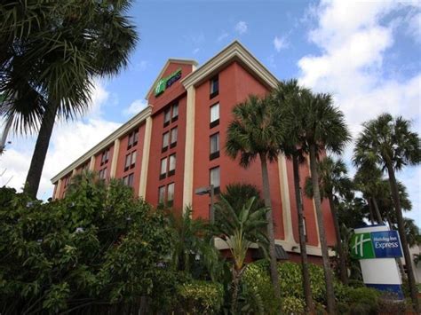 Holiday Inn Express Miami Springs in Miami (FL) - Room Deals, Photos ...