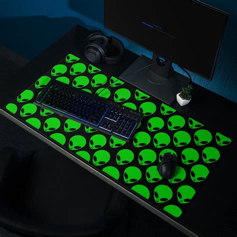 Green Alien Head Gaming Mouse Pad – BigTexFunkadelic