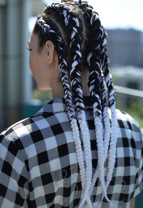 18 Magical Chola Hairstyles to Unleash Your Inner Chicana – HairstyleCamp