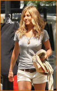 Jennifer Aniston News: Jennifer Aniston braless