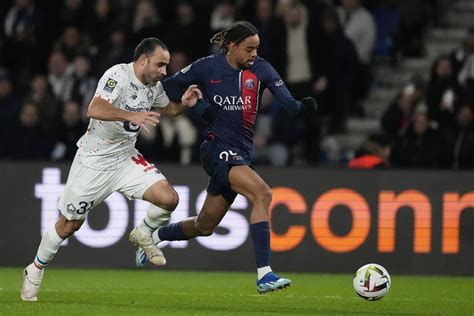 Football C Le Psg Et Son Trident Mbapp Demb L Barcola La