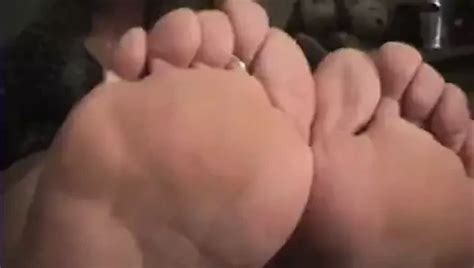 Pretty Ebony MILF Feet XHamster
