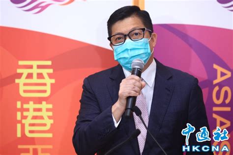 香港保安局局長鄧炳強會見傳媒 圖集 香港中通社