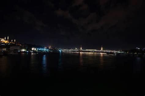 Istanbul boğazı gece stok fotoğraflar Istanbul boğazı gece telifsiz