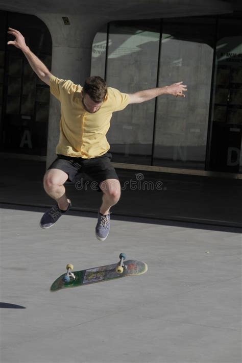 Skate Skater Equipamento Skateboarding E Fontes Patinagem Do Slalom