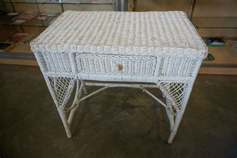 WHITE WICKER 1 DRAWER DESK