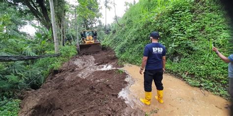 Longsor Di Lumajang Jalan Penghubung Antar Desa Terputus Merdeka