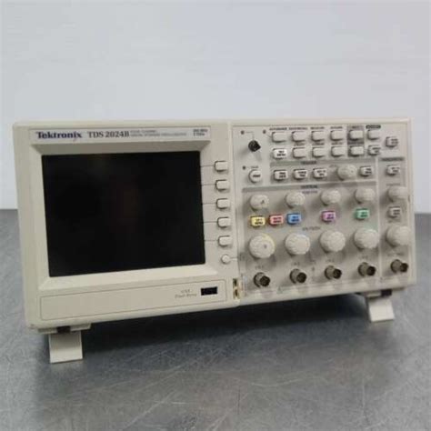 Tektronix TDS 2024B Four Channel Digital Storage Oscilloscope 200 MHz 2