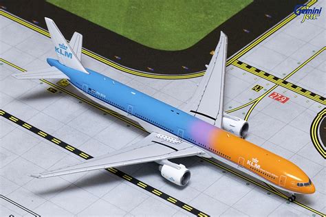 Gemini Jets Gemini Jets Klm Boeing 777 300er Orange Pride With Tug Reg Ph Bva Gjklm1586