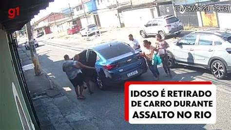 Idoso Retirado S Pressas De Dentro De Carro Durante Assalto Na Zona