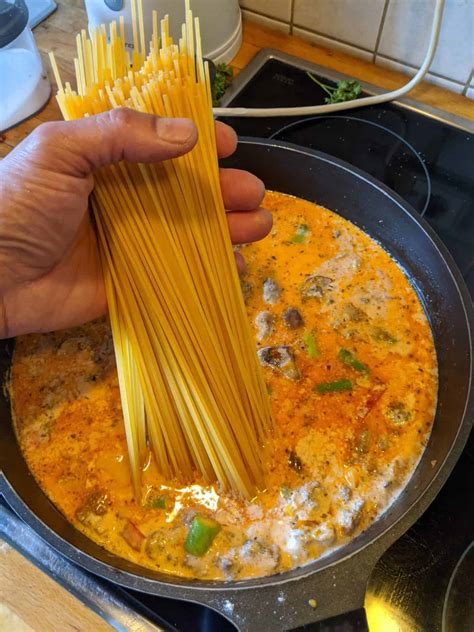 One Pot Pasta Mit Brokkoli Champignons Und Hackfleisch Instakoch De