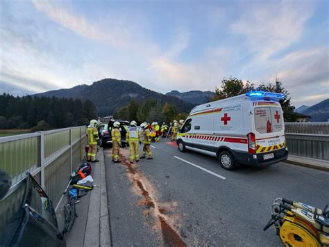 Zusammenstoß zwischen drei Fahrzeugen Verletzte UnserTirol24