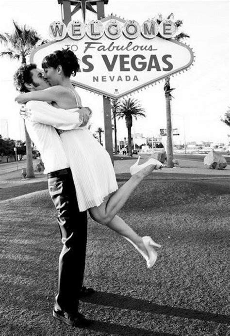 18 Gorgeous Las Vegas Wedding Ideas To Embrace Vegas Wedding Photos Fun Las Vegas Wedding