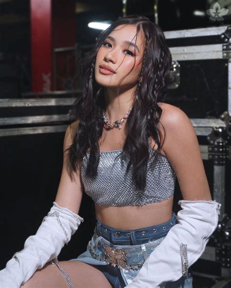 Bini Bini Aiah Pretty Brunette Tiktok Style Friendship Photoshoot